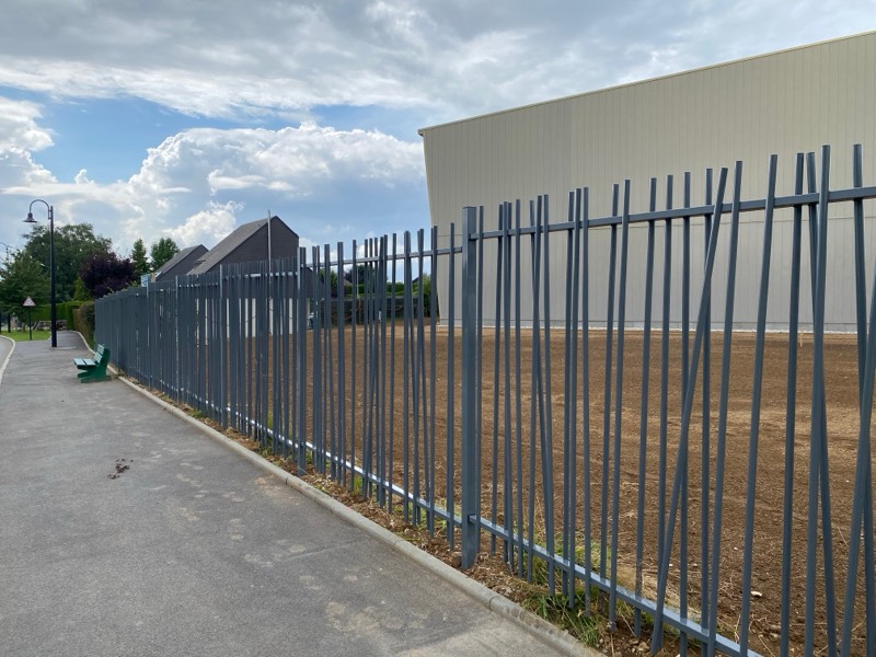 Clôtures acier — réalisation Clôtures Tropardy (clôture acier barreaudage), réf. 02